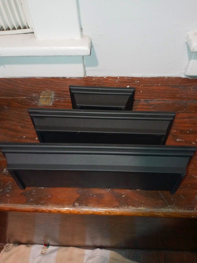 Set Of 3 Black Plastic Wall Mounting Shelves