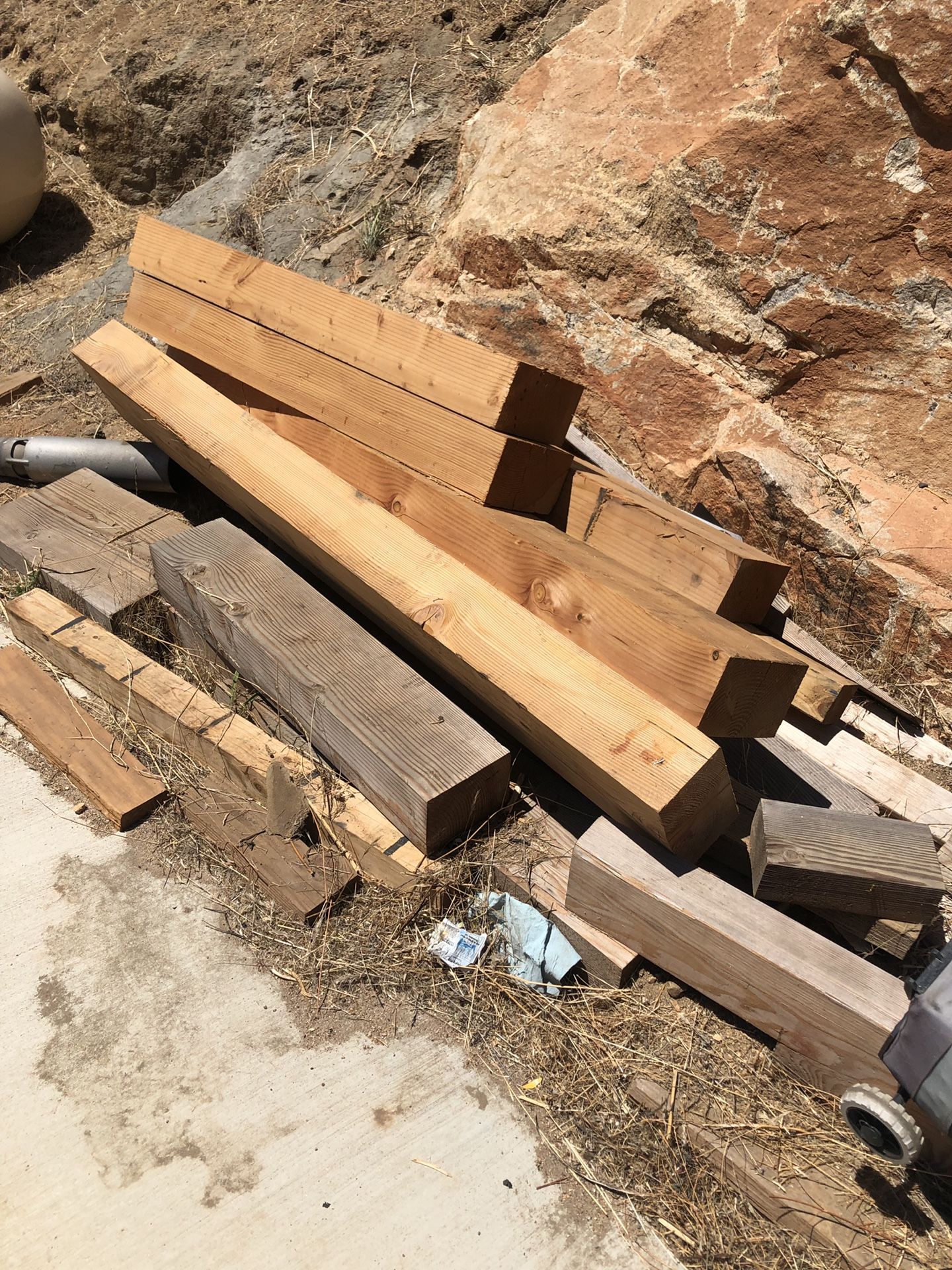 Dunnage, Timber, Lumber blocking 6x8 for Sale in Valley Center, CA