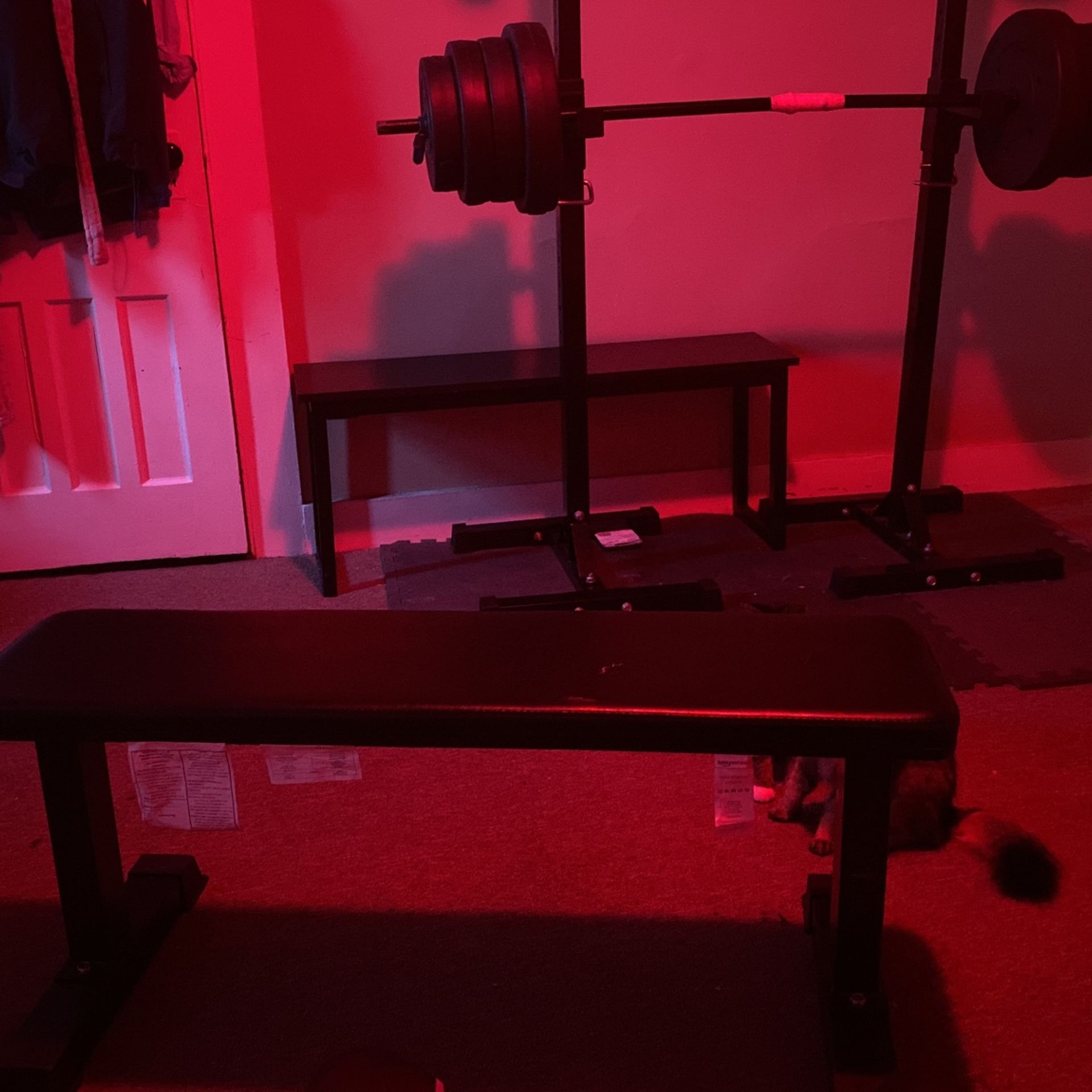Flat weight bench