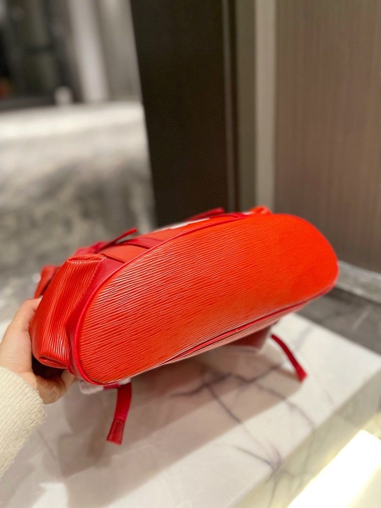 Louis Vuitton x Supreme Red Blackpack 33x44cm