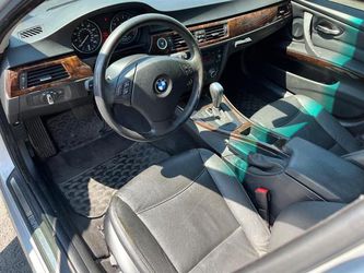 2010 BMW 3 Series Thumbnail