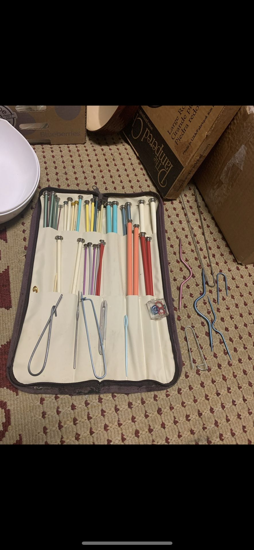 Assorted Knitting, Crochet & Sewing Items 5 Pics