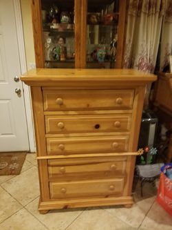 Broyhill Fontana Wood Chest Of 5, Honey Colored Dresser