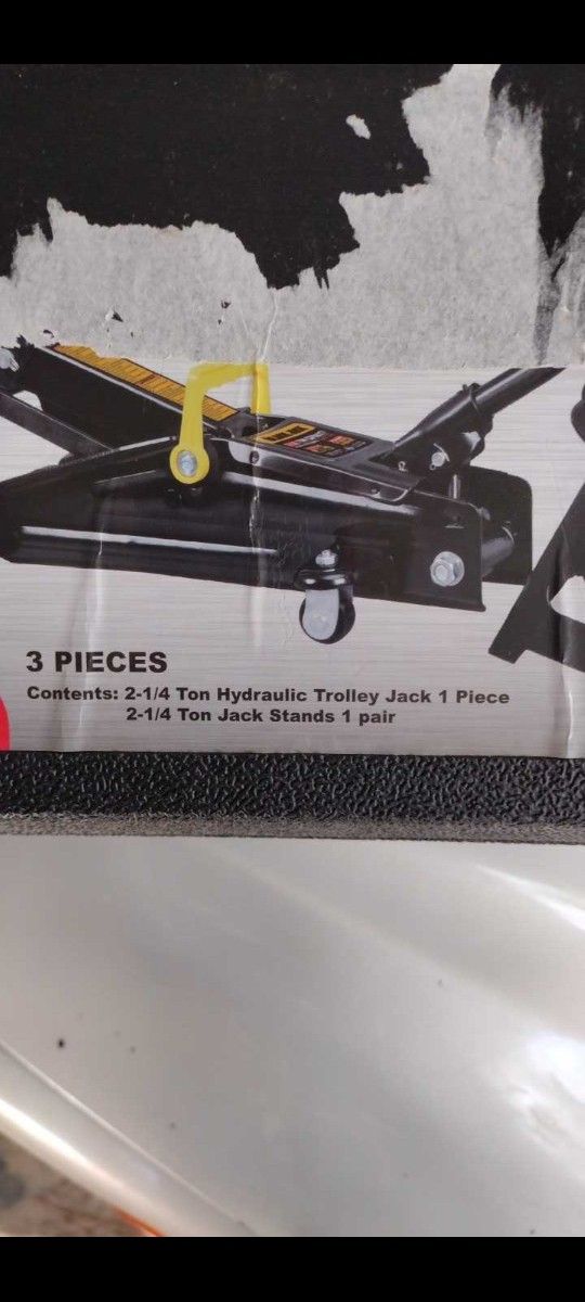 CAR JACK & 2 JACK STANDS IN CASE