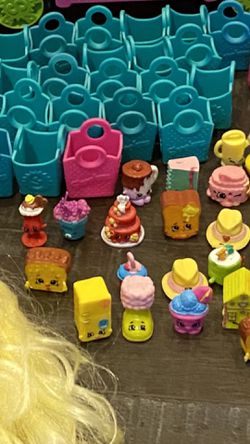 SHOPKINS  62 Figures 6 Sets Everything You See On The Table 2  Dolls All Figures Have Shopping Bags And Charts Thumbnail