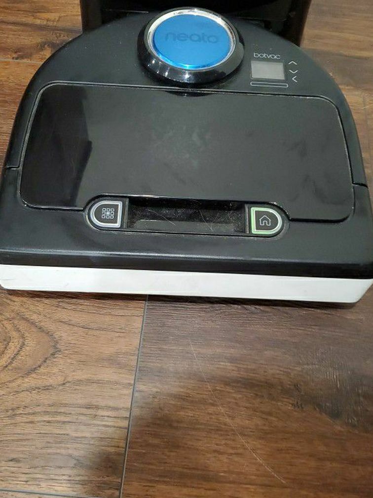 Neato Robot Vacuum And Charger In Great Condition