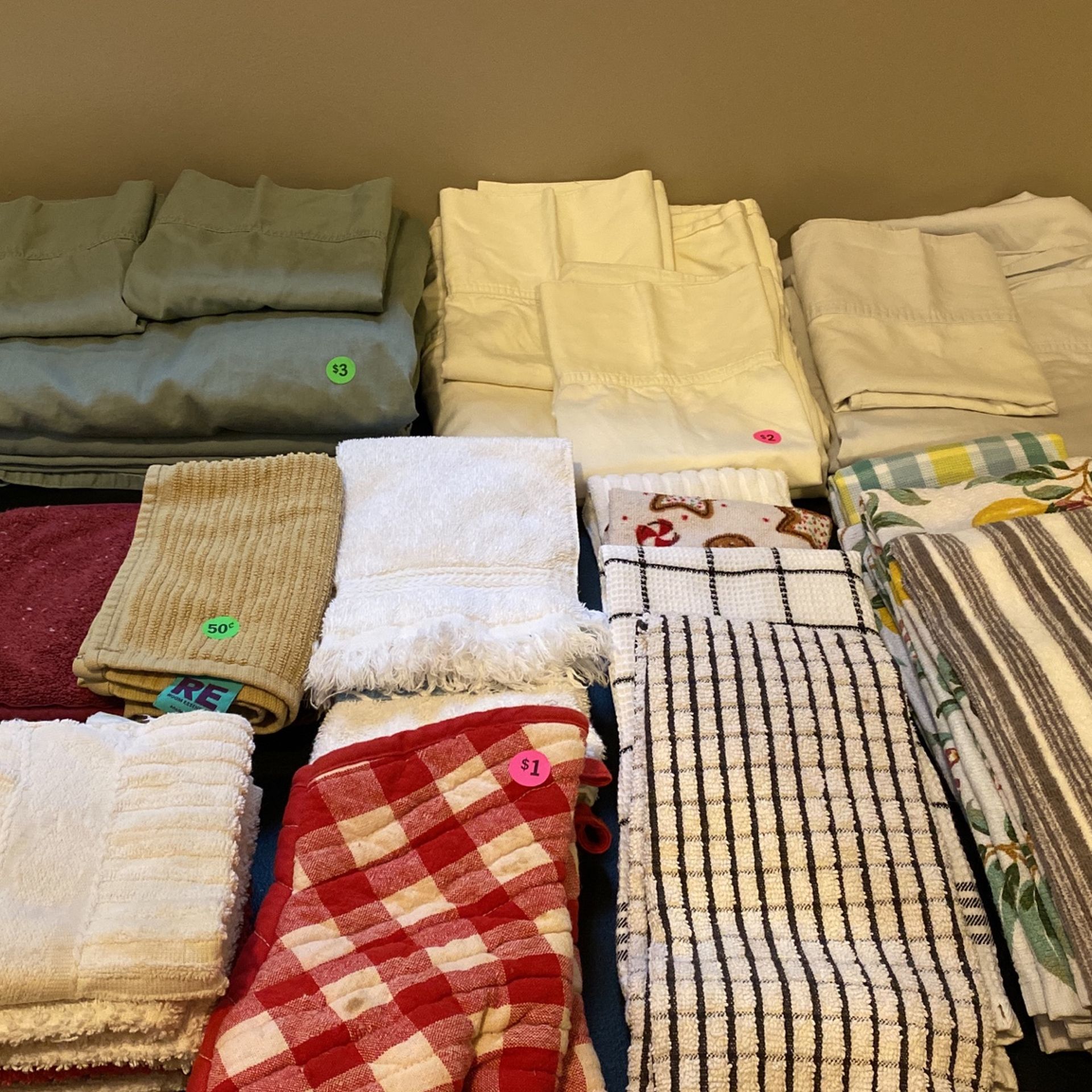 Sheets - Towels - Tablecloths