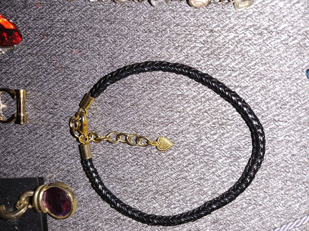 3 Necklaces, 4 Bracelets, And 3 Anklets