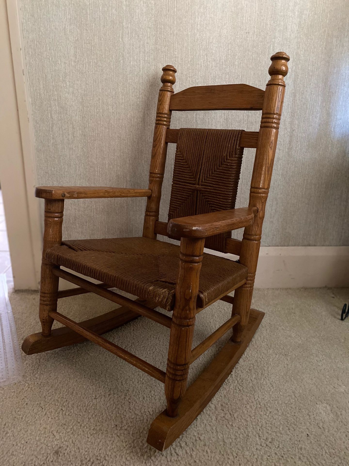 C .Barrel children’s rocking chair