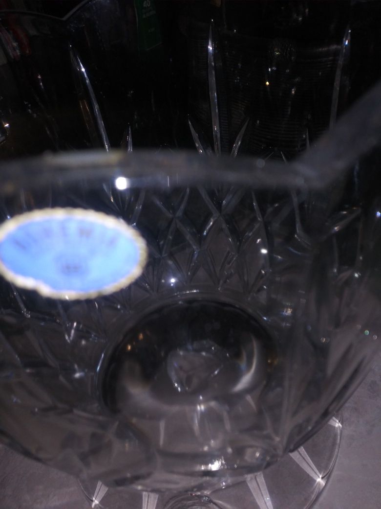 Crystal wine holder
