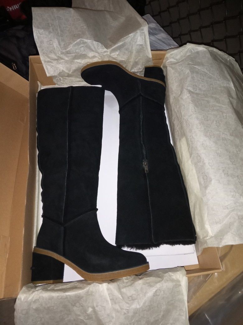 Australian UGGS size 5 (Brand New)*